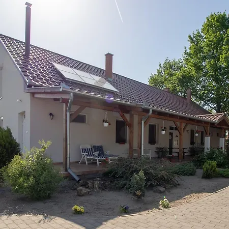 Toelgyfa Vendeghaz 4* קישקורוש